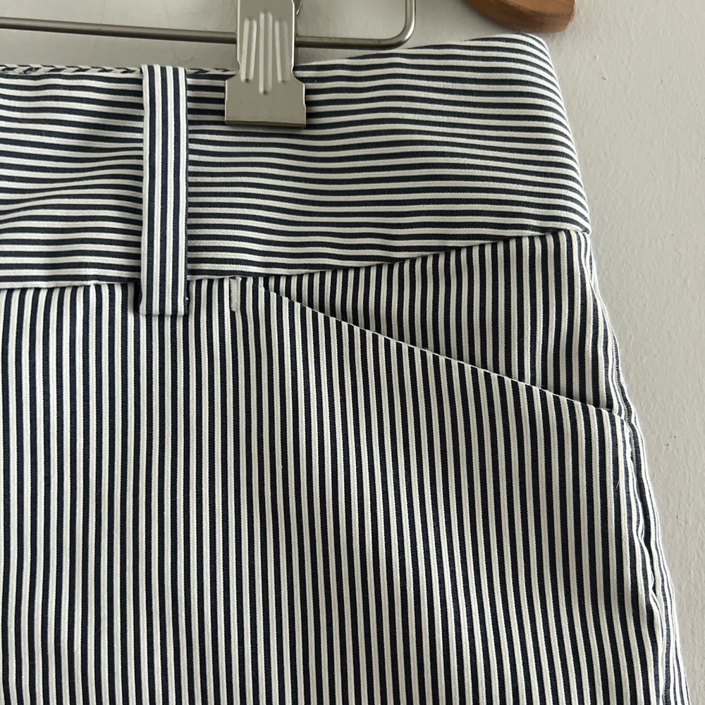Ann Taylor Signature Seersucker Navy Sailor Bermuda Short Sz 0 - Picture 3 of 4